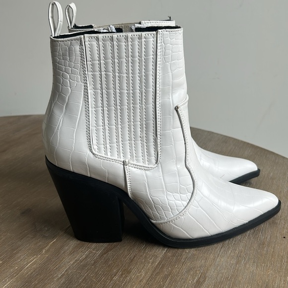 ASOS White Croc-Embossed Western Style Pointy Toe Cowboy Ankle Boots Size 6 - Picture 13 of 16